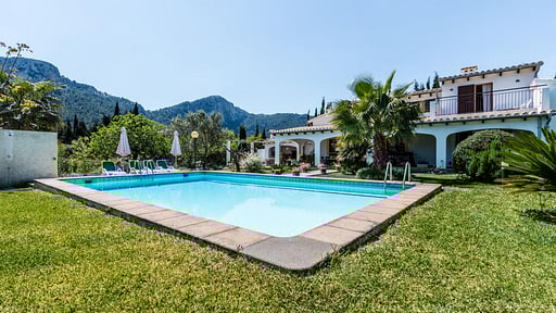 Villa Clos Swimming pool