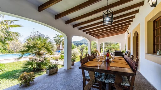 Villa Clos Dining area