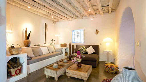 Villa Clove Salon
