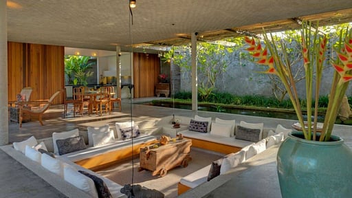 Villa Cocogroove Salon