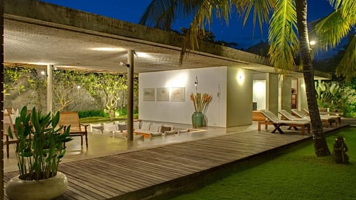 Villa Cocogroove Salon