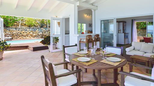 Villa Colibri Dining area