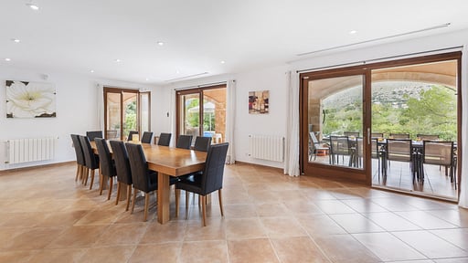 Villa Coloma Dining area