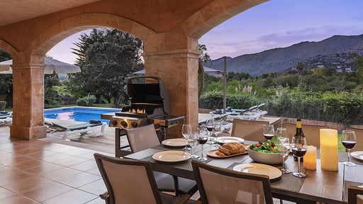 Villa Coloma Dining area