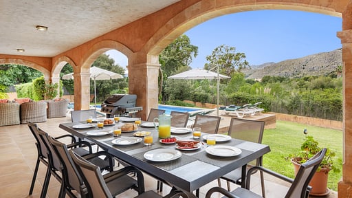 Villa Coloma Dining area