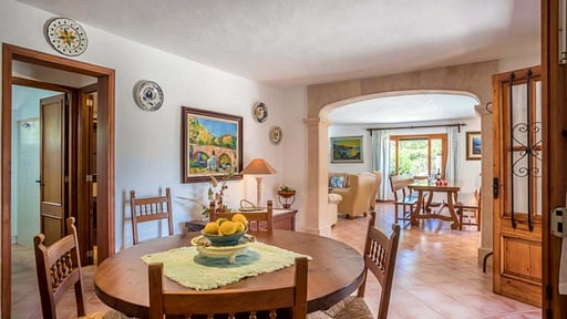Villa Colonya den Jaume Salle à manger