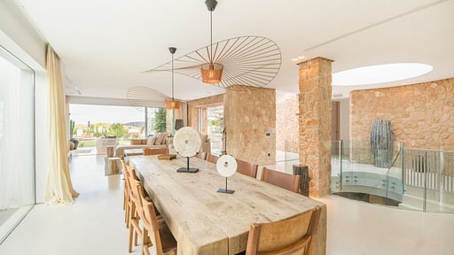 Villa Comte Dining area