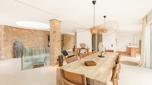 Villa Comte Dining area