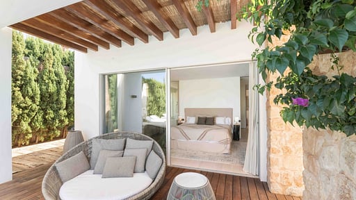 Villa Comte Bedroom 1