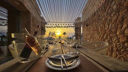 Villa Comte Dining area