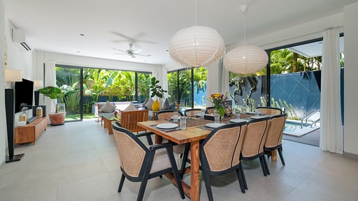 Villa Cora Dining area
