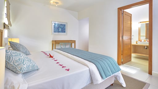 Corail Bleu Private Pool and Garden Villas Schlafzimmer 2