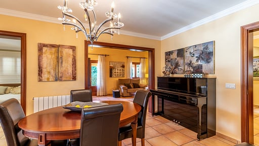 Villa Coscois Dining area