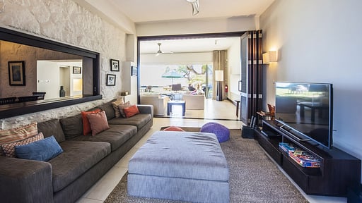 Villa Cotiere Media room