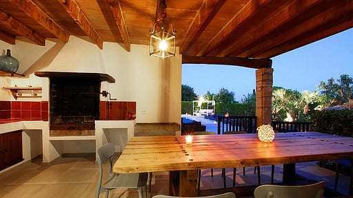 Villa Crever Dining area