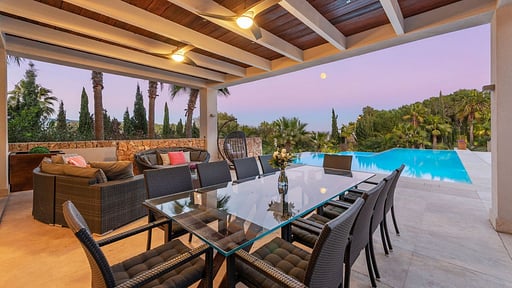 Villa Cristal Обеденная зона