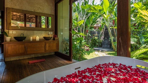 Villa Crystal Castle Bedroom 1