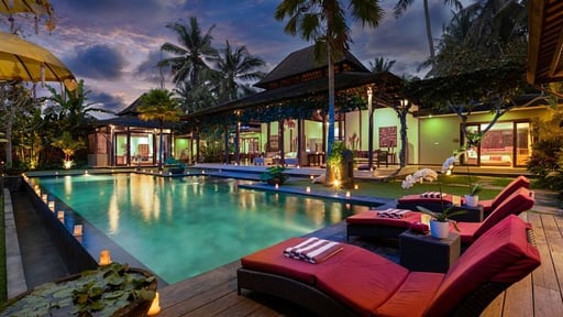 Villa Crystal Castle Swimming pool
