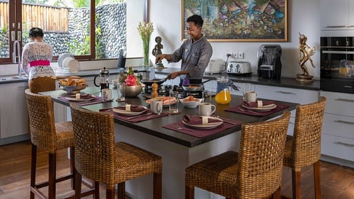 Villa Crystal Castle Dining area