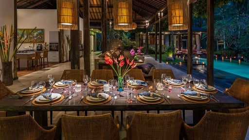 Villa Crystal Castle Dining area