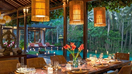 Villa Crystal Castle Dining area