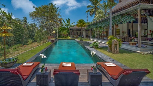 Villa Crystal Castle Swimming pool