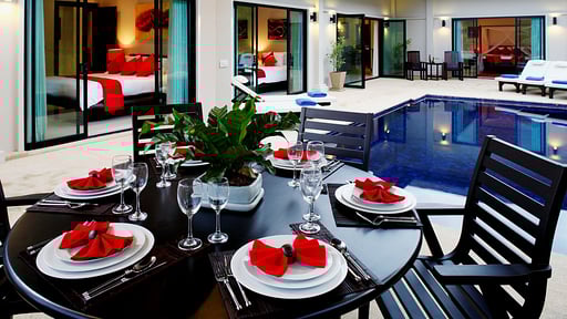 Villa Crystal Nai Harn Dining area