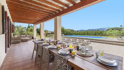 Villa Dalla Dining area