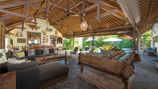 Villa Damai Manis Salon