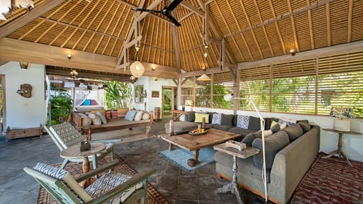 Villa Damai Manis Salon