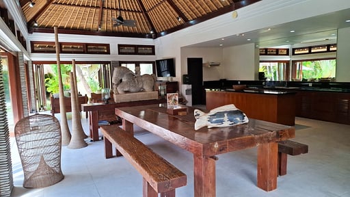 Villa Damai Dining area