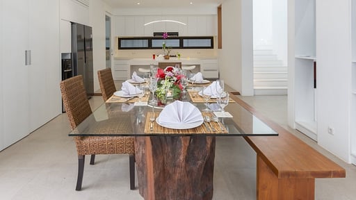 Villa Damar Dining area