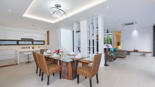 Villa Damar Dining area