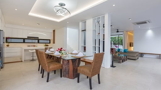 Villa Damar Dining area