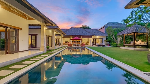 Villa Darma Swimming pool