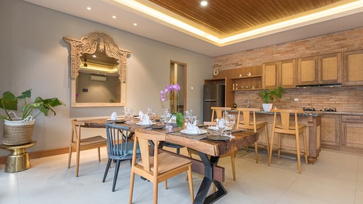 Villa Daun Satu Dining area
