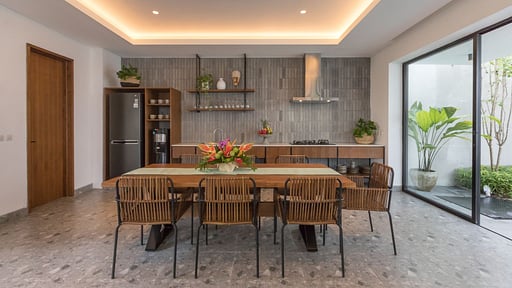 Villa Daun Tiga Dining area