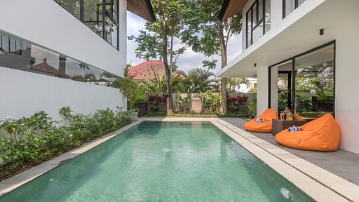 Villa Daun Tiga Swimming pool