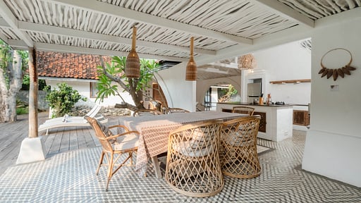 Villa Dedaun Dining area