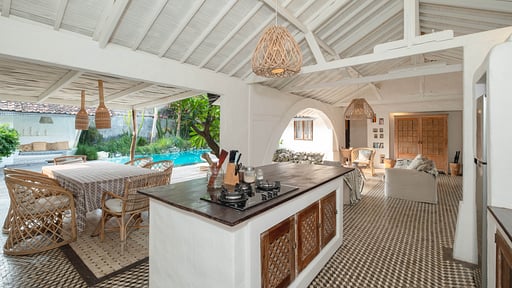 Villa Dedaun Kitchen