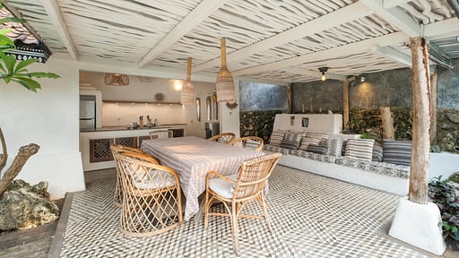 Villa Dedaun Dining area