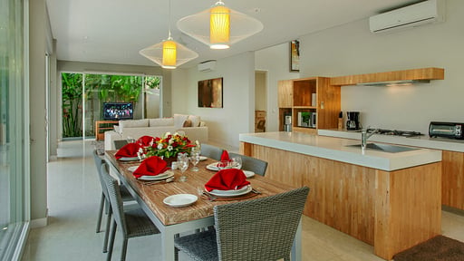 Villa DelMar Dining area