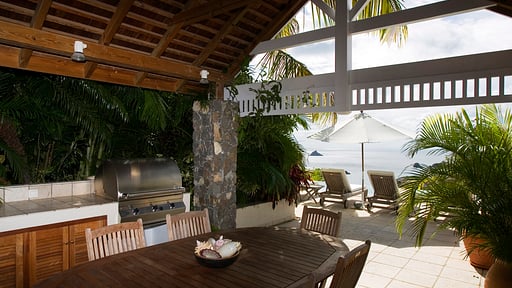 Villa Des Amis BBQ equipment