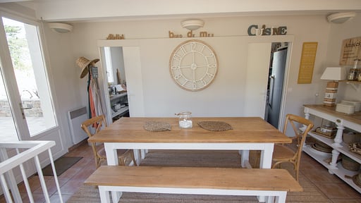Villa des Pêchers Dining area
