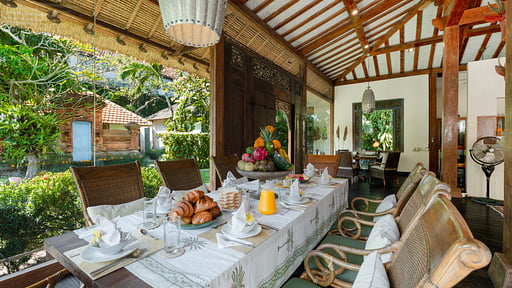 Villa Desa Roro Dining area