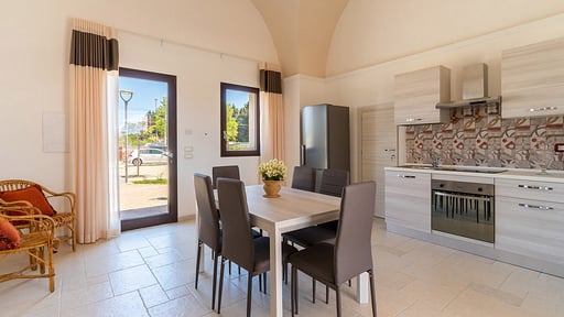 Villa di Aurora Dining area