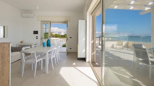 Villa Diamante Salon