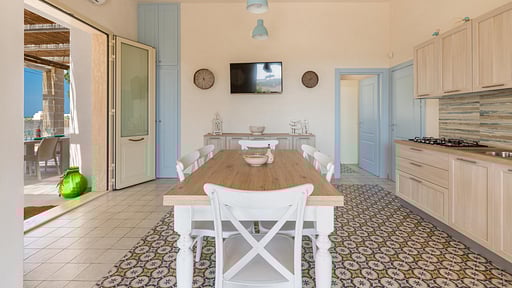 Villa Dora Dining area