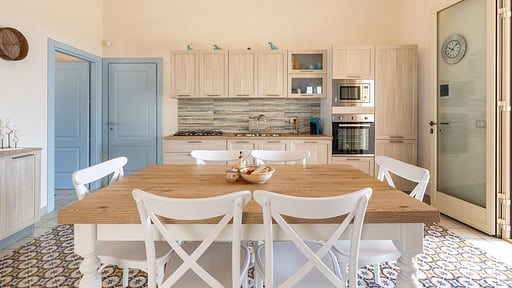 Villa Dora Dining area