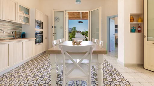 Villa Dora Dining area